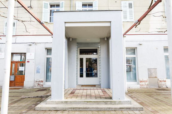 Entrance to Izola Cultural Centre, 2020.