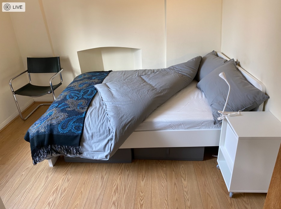 File:Slovene Arts & Culture Residency, London 2023 bedroom.jpg