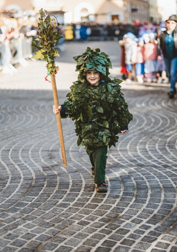 File:Kurentovanje 2023 Procession of children from kindergartens Photo Stanko Kozel.jpg