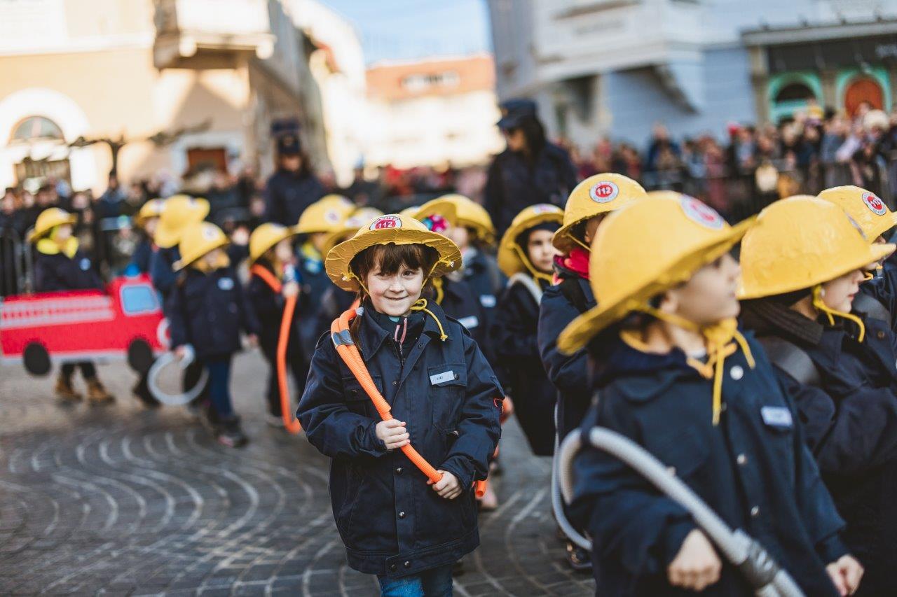 File:Kurentovanje 2023 Procession of firefighters from kindergartens Photo Stanko Kozel.jpg