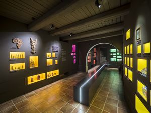 <!--LINK'" 0:210--> contains over 450 Nativity scenes.