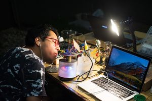 Juan Duarte developing Aeolian Artefacts sound project at the <!--LINK'" 0:576--> 2018.