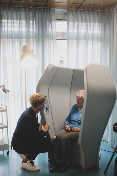 Fabula Festival's artistic director Aljaž Koprivnikar at the senior citizens home DSO Fužine, where he presented FabulaFotelj, a special project of the festival's 2022 edition. The interactive and movable armchair equipped with audiobooks was created together with ProstoRož.