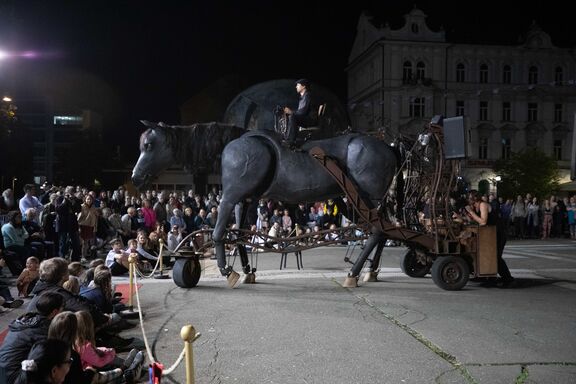 Street theatre Ana Desetnica, Lent Festival 2023. Author: Marko Pigac