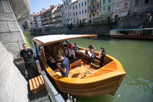 During <!--LINK'" 0:306--> various concerts were held on a boat in the middle of Ljubljana, here with the Croatian flautist Ana Votupal, 2016