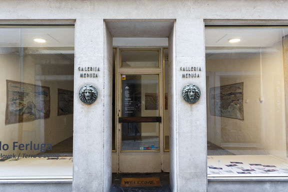 Entrance to Meduza Gallery, Koper, 2020.