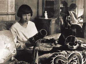 A portrait of Alma Karlin taken in the period 1920&ndash;1930. Part of the Manuscript Collection of the <!--LINK'" 0:84-->, visible also on <!--LINK'" 0:85-->.