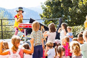 Performance <i>Pipi Longstocking</i> at <!--LINK'" 0:307--> in Škofja Loka, 2023. Author: Anja Strojan