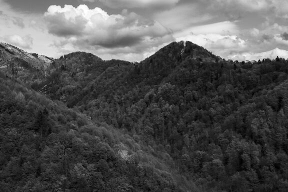 Photo of the mountains that surround the village of Topolò/Topolove (IT) where Robida has its heartquarter.
