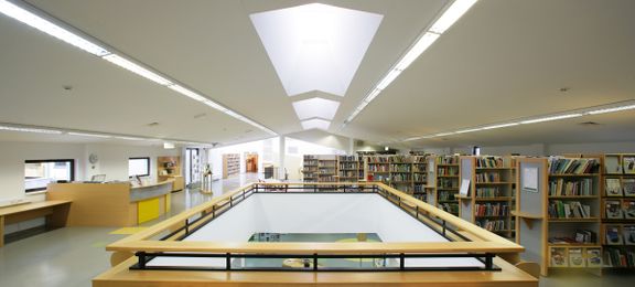 Brezice Library 2009 interior Photo Aleksander Lilik.jpg