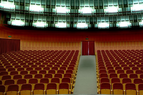 The main hall of the Delavski dom Trbovlje Cultural Centre, used for theatre performances, concerts and various public events. It can host up to 434 visitors, 2011