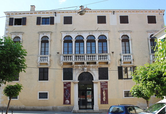 File:Koper Regional Museum palace Belgramoni Tacco.jpg