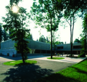 Ob Rinži Elementary School in Kočevje, landscape architecture by <!--LINK'" 0:433-->.