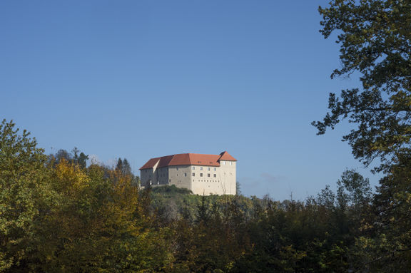File:Rajhenburg Castle 2015.jpg