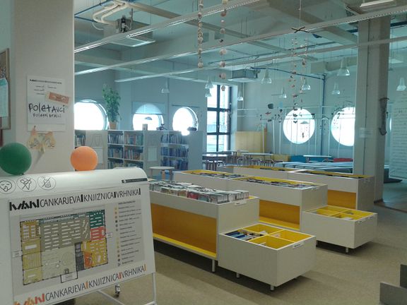 Cankar's Library Vrhnika 2016 interior.jpg