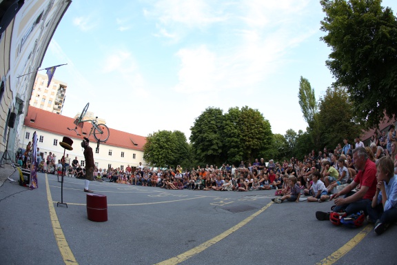 Performance "Loveme!" by Mc Fois (ITA), capturing the true spirit of Ana Desetnica International Street Theatre Festival, 2014