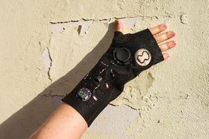 Audible Healing Pressure Points glove developed by Lavoslava Benčič at the <!--LINK'" 0:634--> 2018.